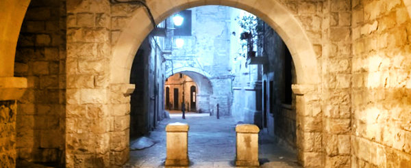 <a href="https://www.bariexperience.com/en/luoghi-monumenti/bari-citta-vecchia-visit-borgo-antico-vedere-visitare-puglia/">Bari Vecchia</a>