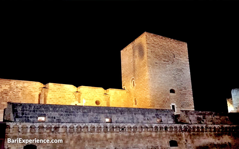 Castillo normando de Suabia de Bari por la noche