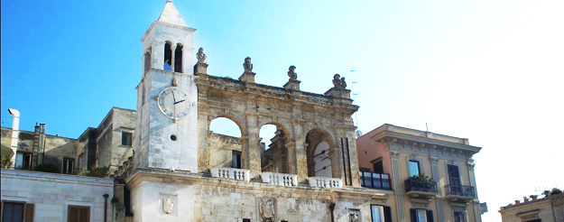  Piazza Mercantile: the heart of Bari Vecchia