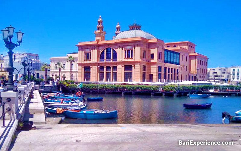 Front de mer du Théâtre Margherita à Bari Pouilles