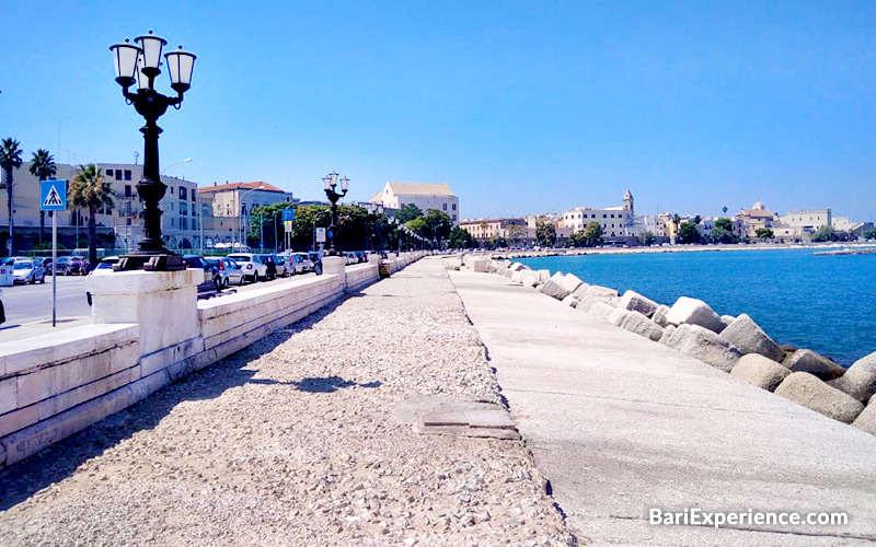 Altes Bari von der Küste in Bari Apulien