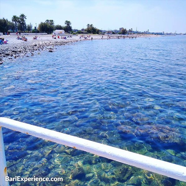 Plage de mer Torre Quetta Bari Pouilles