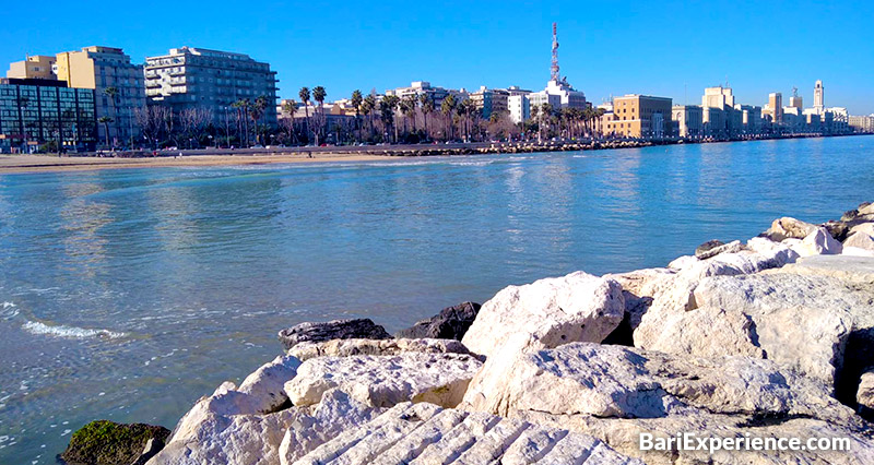Kenyér és paradicsom strand Bari