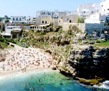 Polignano a Mare spiaggia Puglia