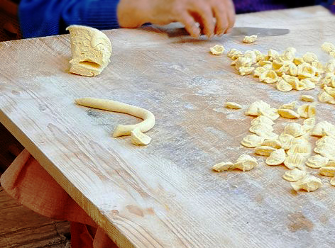 Strada orecchiette baresi Bari