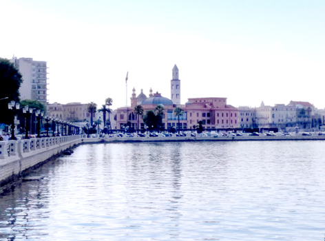 Het panorama van de kust van Bari