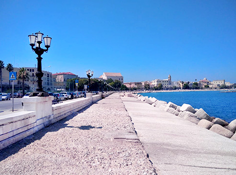 Paseo marítimo del Molo Sant&#39;Antonio Bari