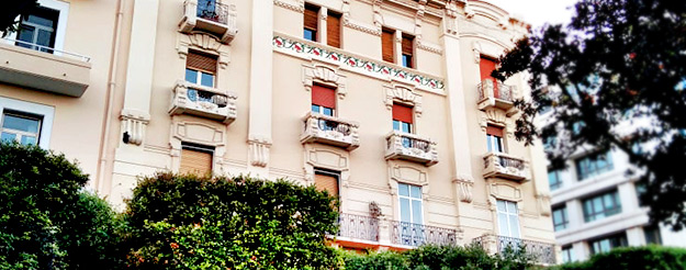  Blick nach oben im Corso Cavour: die architektonischen Stile der Gebäude von Bari