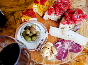 Degustación de comida callejera en el casco antiguo de Bari