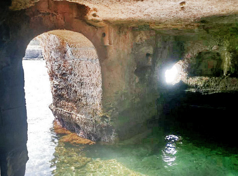 Grotte porto ghiacciolo spiaggia monopoli