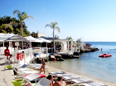 Zeestranden in de buurt van Bari Monopoli