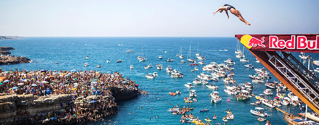  Red Bull et le spectacle de plongée à Polignano a Mare