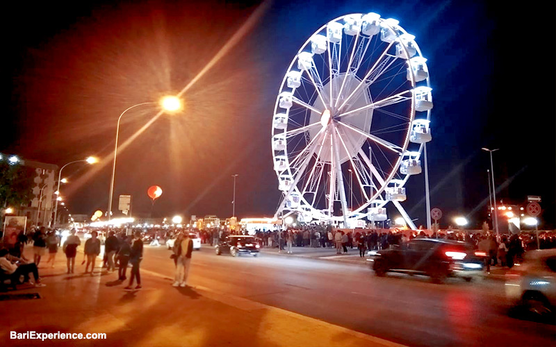 Événement de la roue Aperol sur le front de mer de Bari