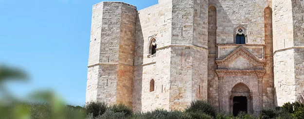  A Gucci Pugliát választja: májusi divatbemutató Castel del Monte-ban