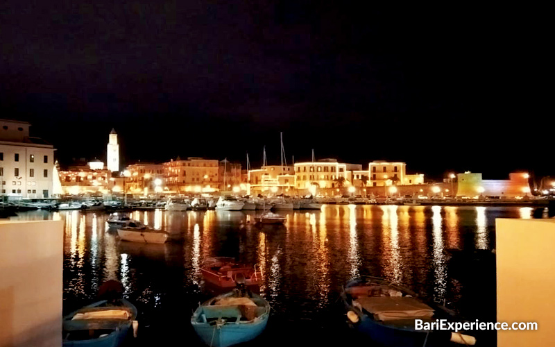 Vieux Bari dans les illuminations du soir