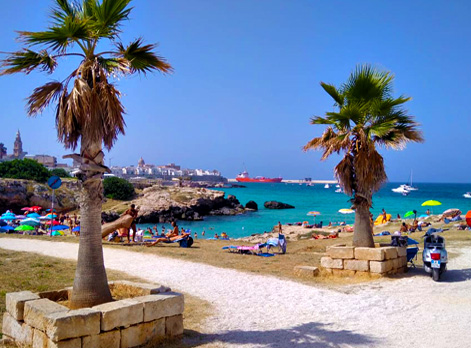 Calas de arena cerca de Bari Monopoli Puglia