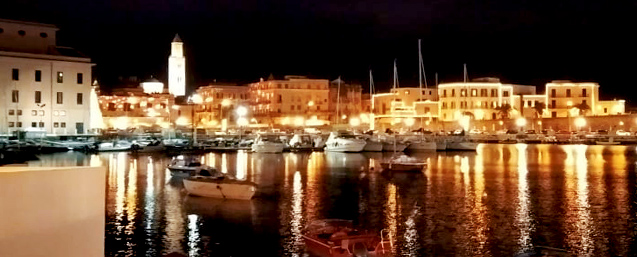  Bari de noche: 9 imágenes para enamorarte de la capital de Puglia