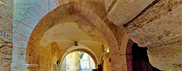  The legend of the Witches&#39; Arch in old Bari