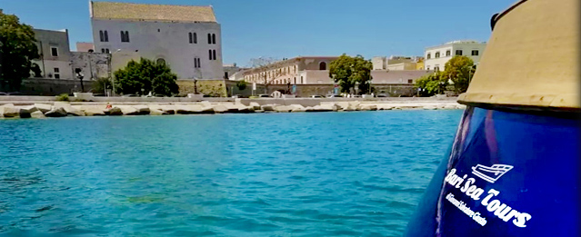  Paseo en barco por el mar de Bari a bordo de un precioso gozzo italiano