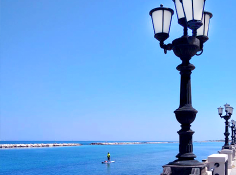 Mer de grande roue de Bari Pouilles