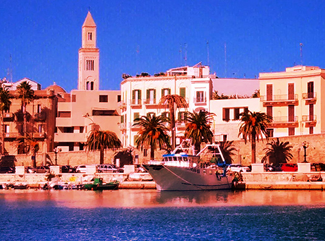 Alba dalla muraglia di Bari vecchia Puglia