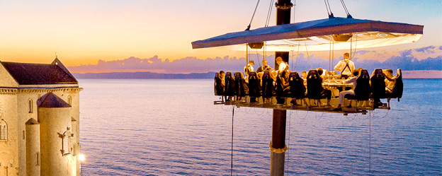  Diner in de lucht: het restaurant dat in de lucht hangt, arriveert aan de kust van Bari