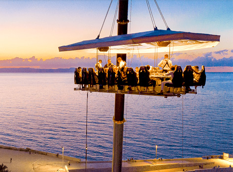 Cena en el cielo restaurante suspendido Bari Puglia