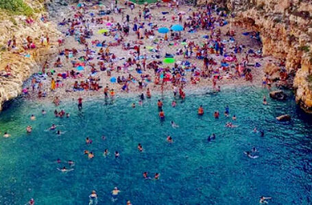 Laut Booking.com gehört Polignano a Mare zu den einladendsten Reisezielen des Jahres 2023