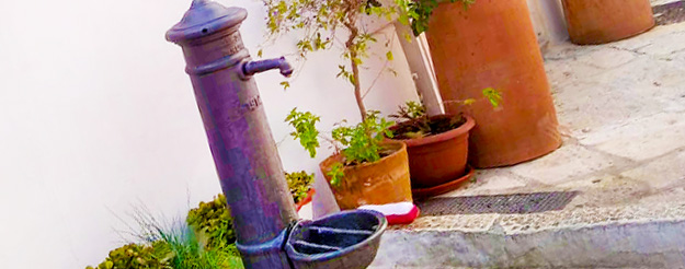  Zu heiß in Apulien? Laden Sie FontaninApp herunter und finden Sie heraus, wo sich die typischen apulischen Brunnen befinden