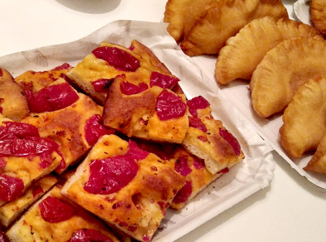 Bari straatvoedsel focaccia panzerotti