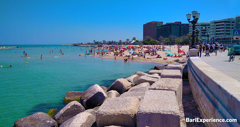 Plaża chlebowo-pomidorowa Bari Puglia