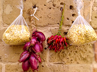 Bari famosa por las orecchiette de Apulia