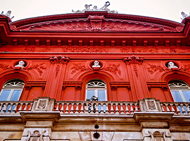 Bari famosa per Teatro Petruzzelli