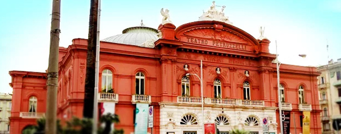  Teatry Petruzzelli i Piccinni w Bari stają się „pomnikami narodowymi”