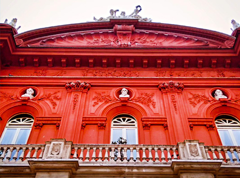 See Bari on foot Petruzzelli Theater