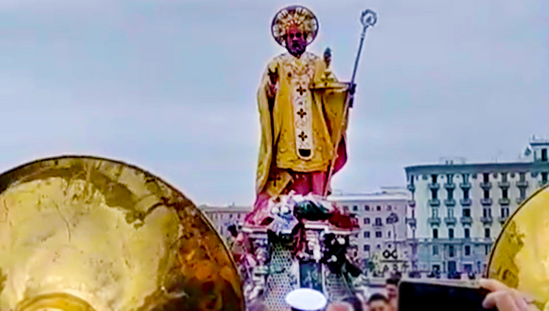 Embarkation statue feast of San Nicola Bari