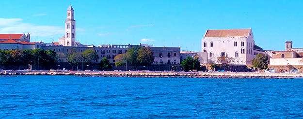  Bari desde el mar: paseo en barco por la costa con sabroso aperitivo de Apulia