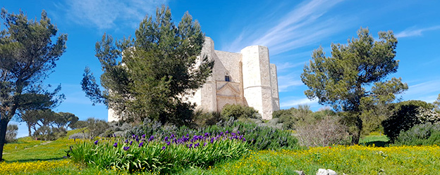  „Visit Castel del Monte“: Von der Burg bis zu den Dörfern Apuliens, die Führungen des Vereins