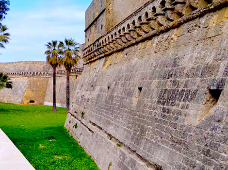 Odwiedź stowarzyszenie zamkowe Castel del Monte Svevo