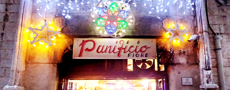 中世纪的面包店Barese薄饼Bari Vecchia